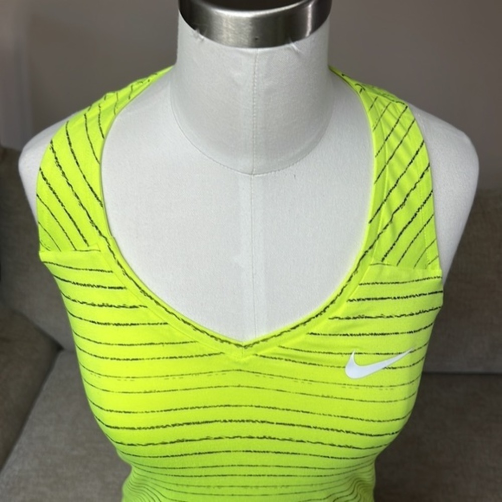 Nike‎ - Picture 2 of 9